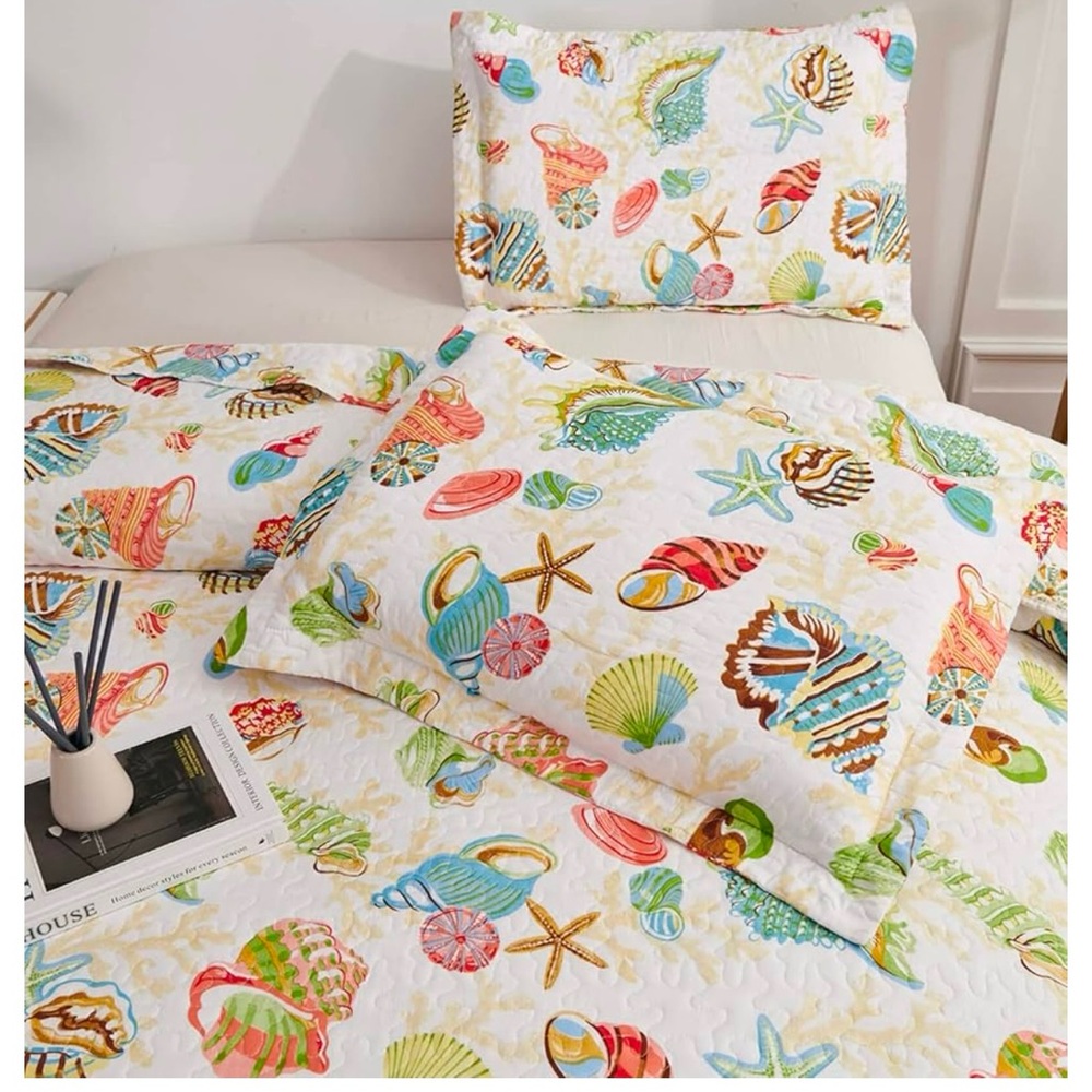 King coastal quilt set nwt and nwt extra pillow cases
